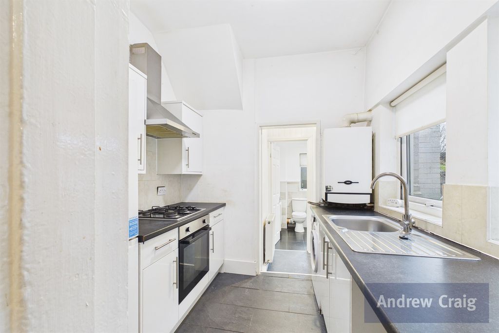 Property photo 2 of 11 Kitchen