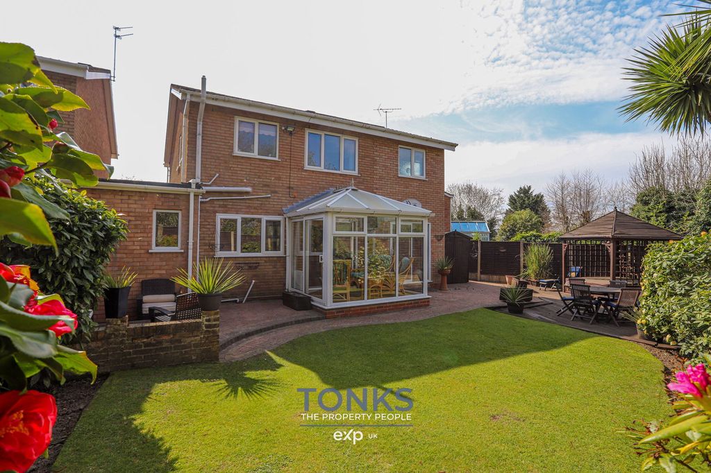 Property photo 2 of 28