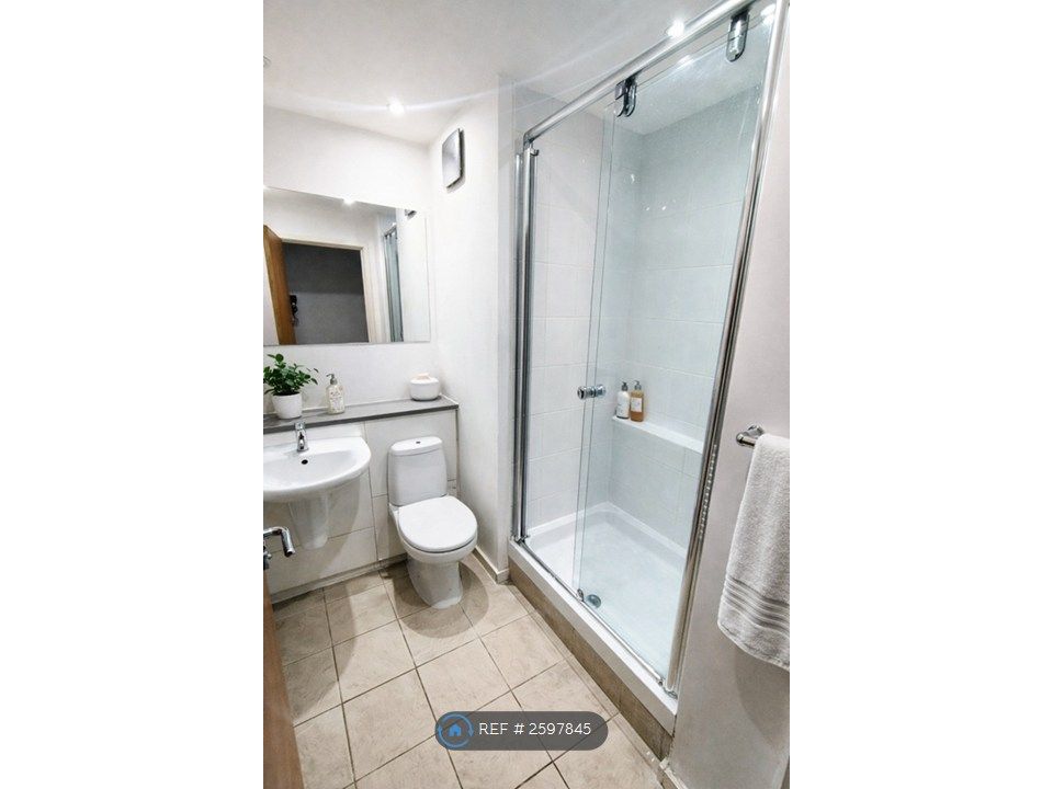 Property photo 3 of 16 Ensuite Shower, Toilet & Basin