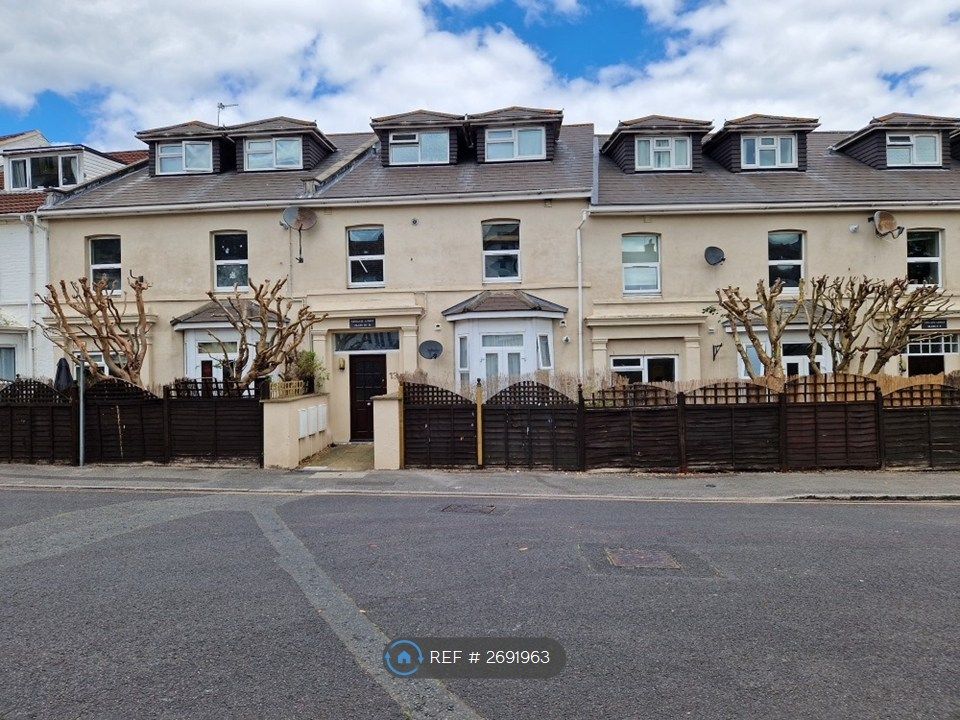 Property photo 1 of 9 Entrance