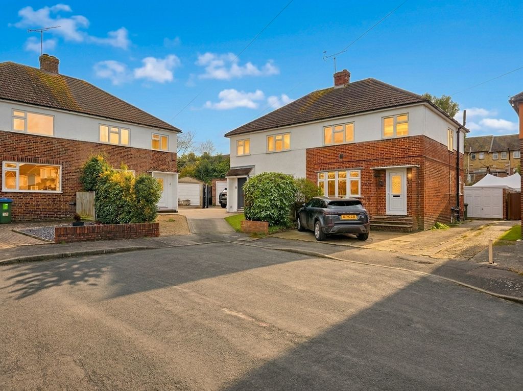 Property photo 1 of 13 Garage & Driveway