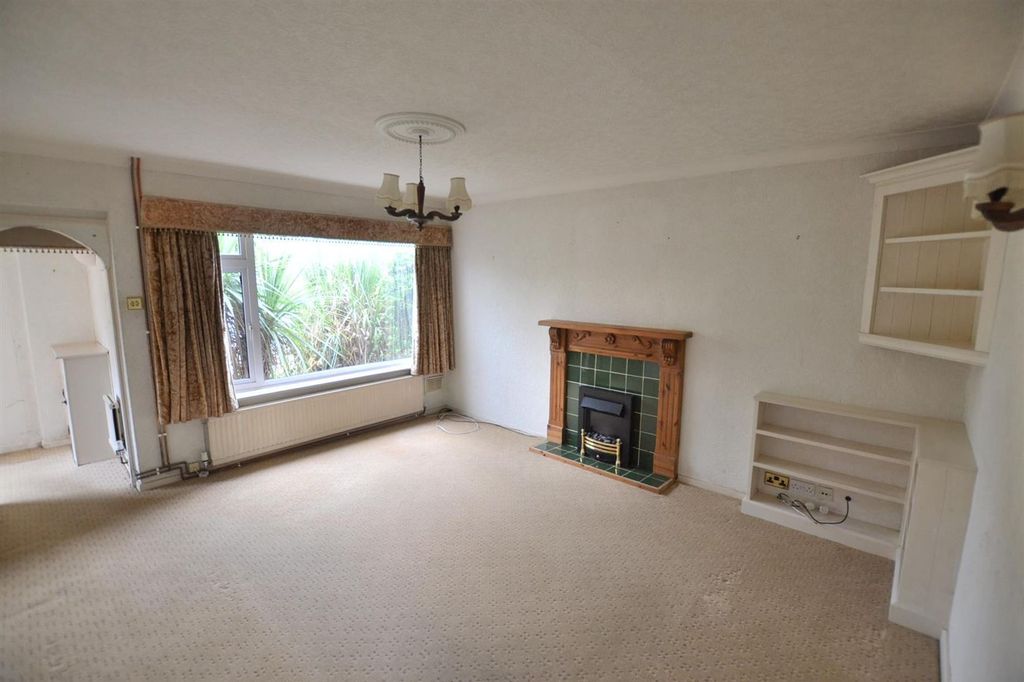 Property photo 2 of 16 Heatcote Drive (2).Jpg