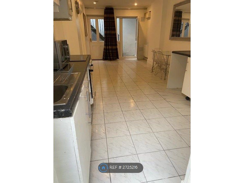 Property photo 2 of 22 Kitchen/Dining/Lounge