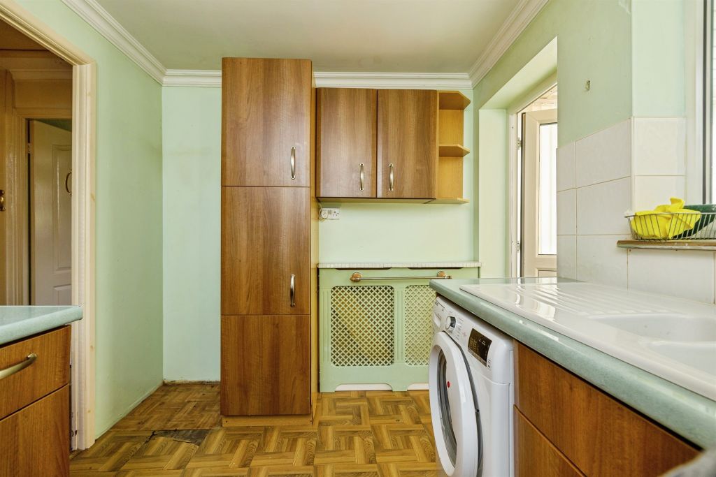 Property photo 3 of 17 Kitchen