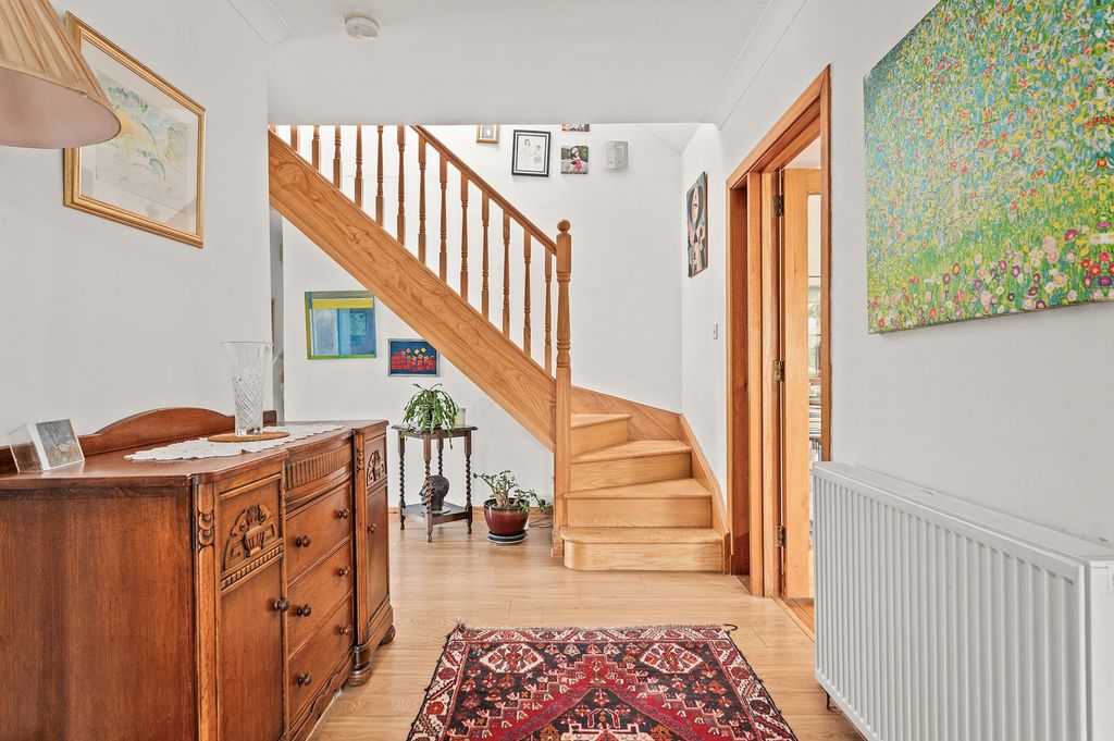 Property photo 2 of 25
