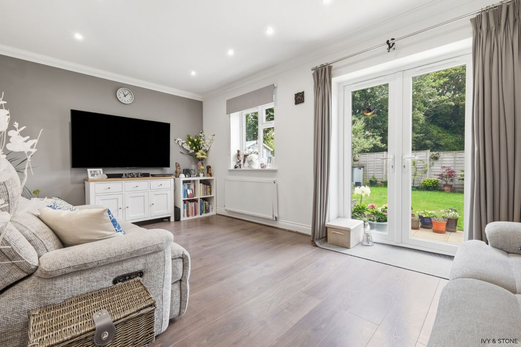 Property photo 3 of 29 5104184