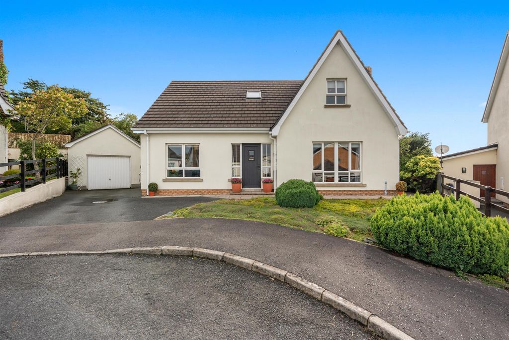 Property photo 1 of 29 6 Drummond Brae, Ballynahinch 01.Jpg