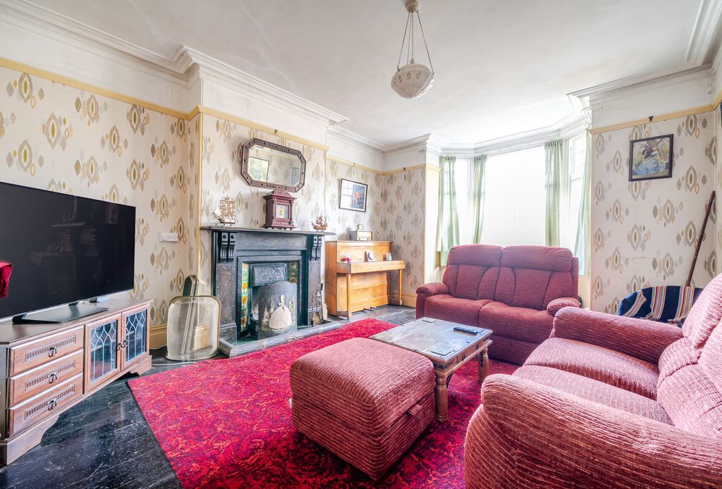 Property photo 2 of 20 1372392-3-68F8Deb...