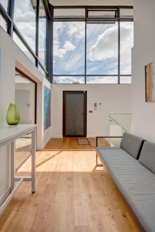 Property photo 3 of 24 Image