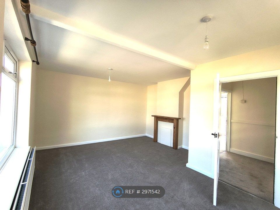 Property photo 3 of 14 Lounge