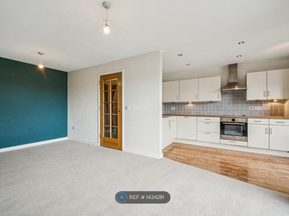 Property photo 2 of 7 Living Area