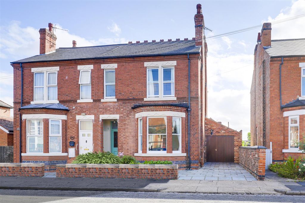 Property photo 1 of 34 8906.Jpg