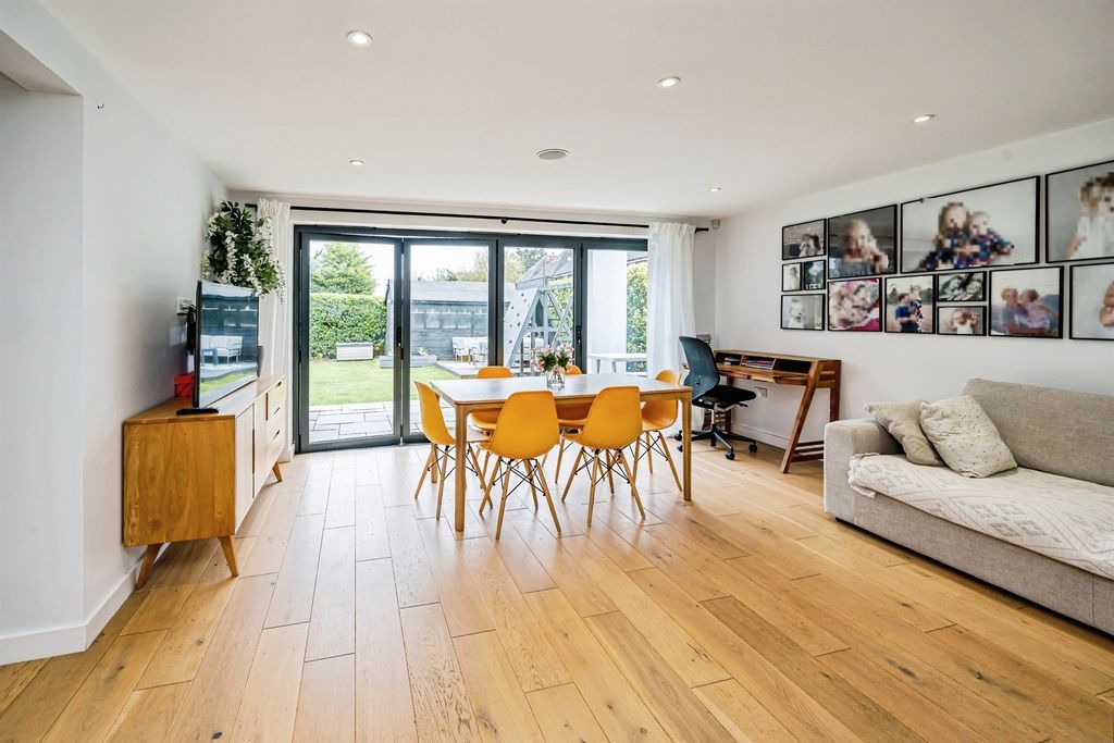 Property photo 3 of 24