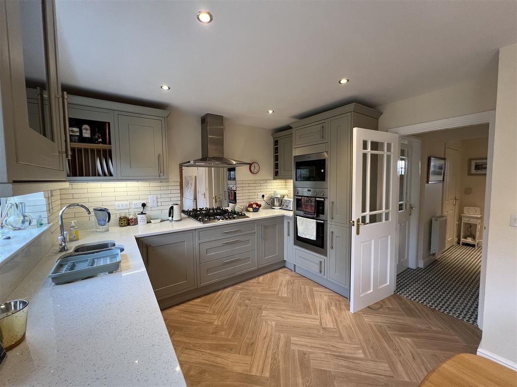 Property photo 2 of 24