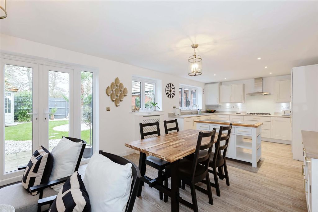 Property photo 3 of 23 Water Lily Way_14.Jpg