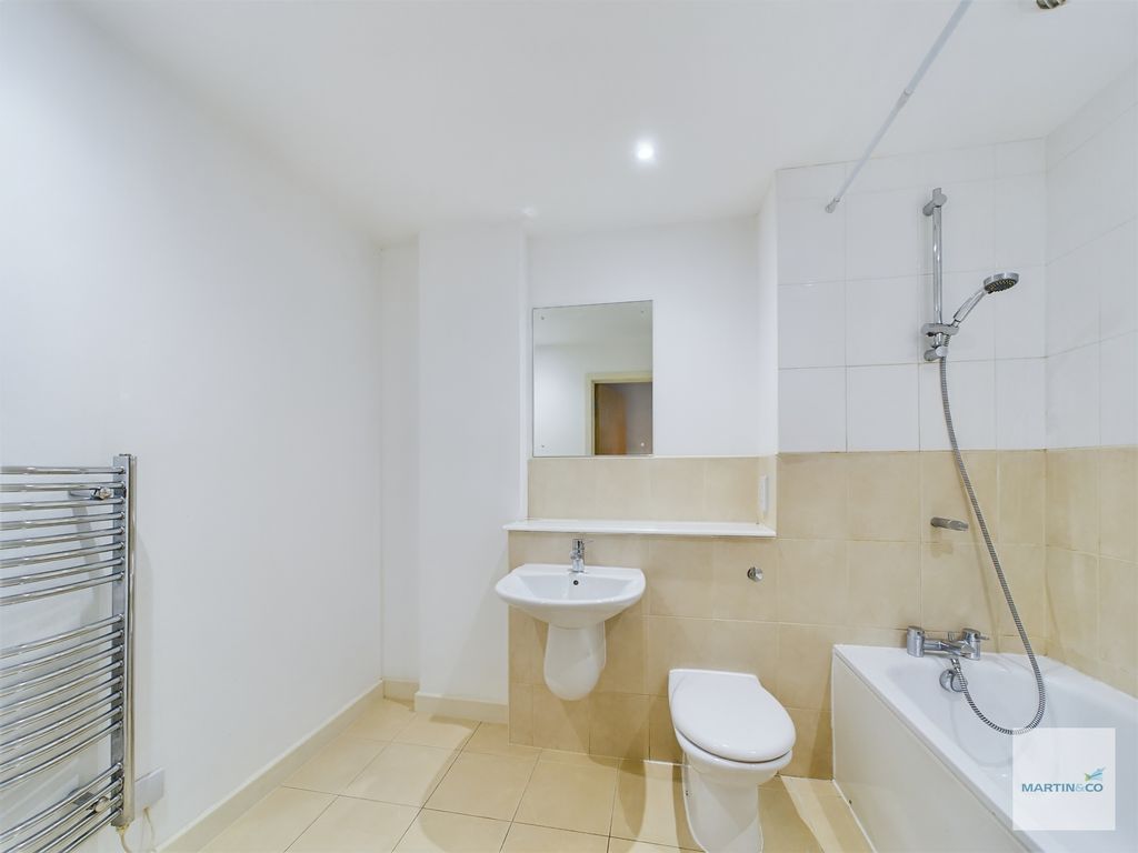 Property photo 3 of 11 Cam03394G0-Pr0078-Still007