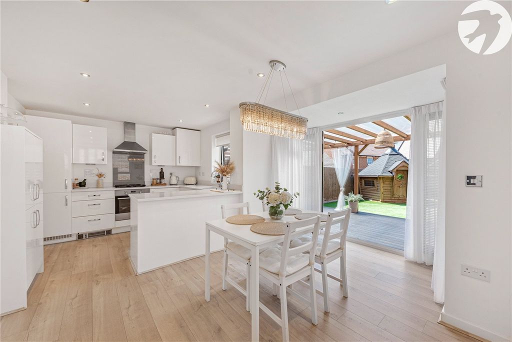 Property photo 2 of 35 Kitchen/Dining