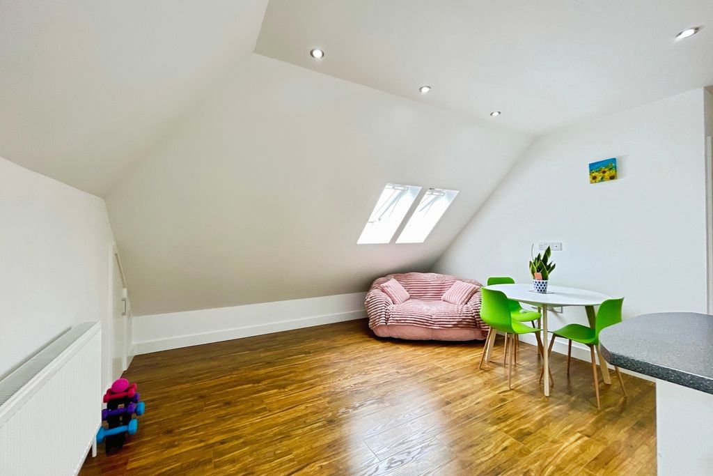 Property photo 2 of 17 Pbox-Img.Jpg