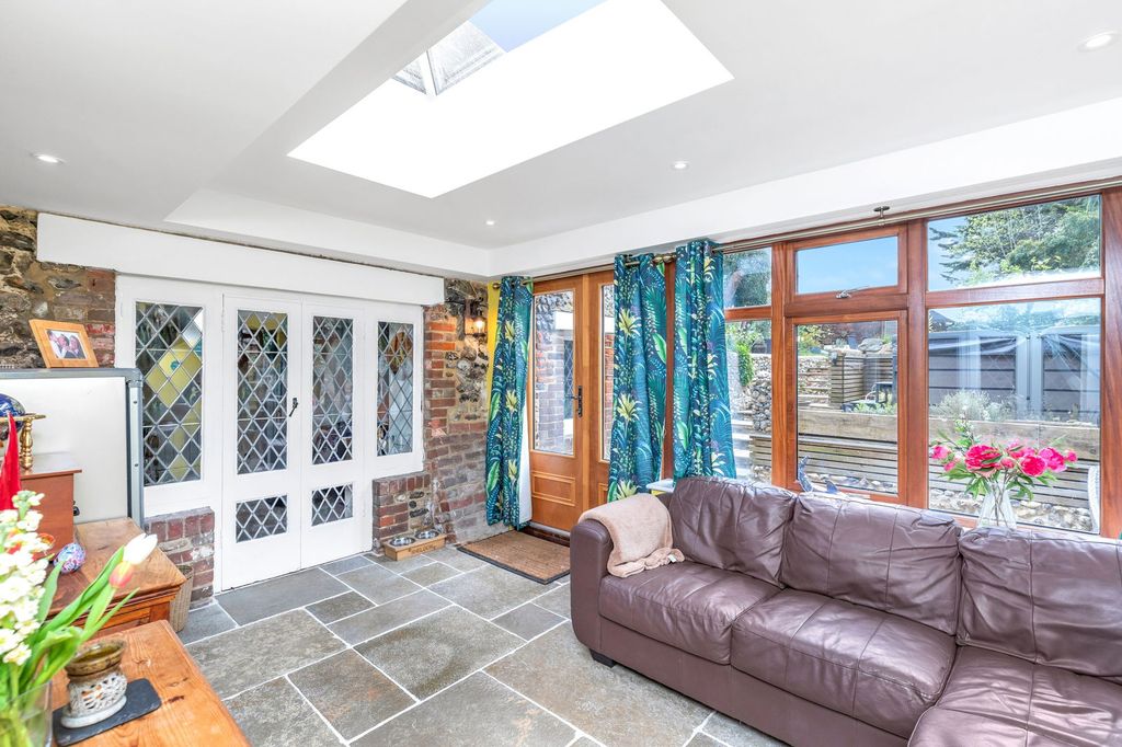 Property photo 2 of 34