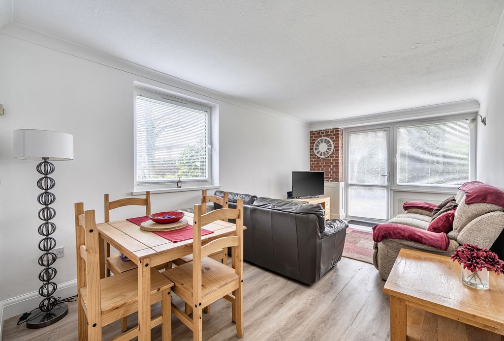 Property photo 1 of 11 1404886-10-698F40...