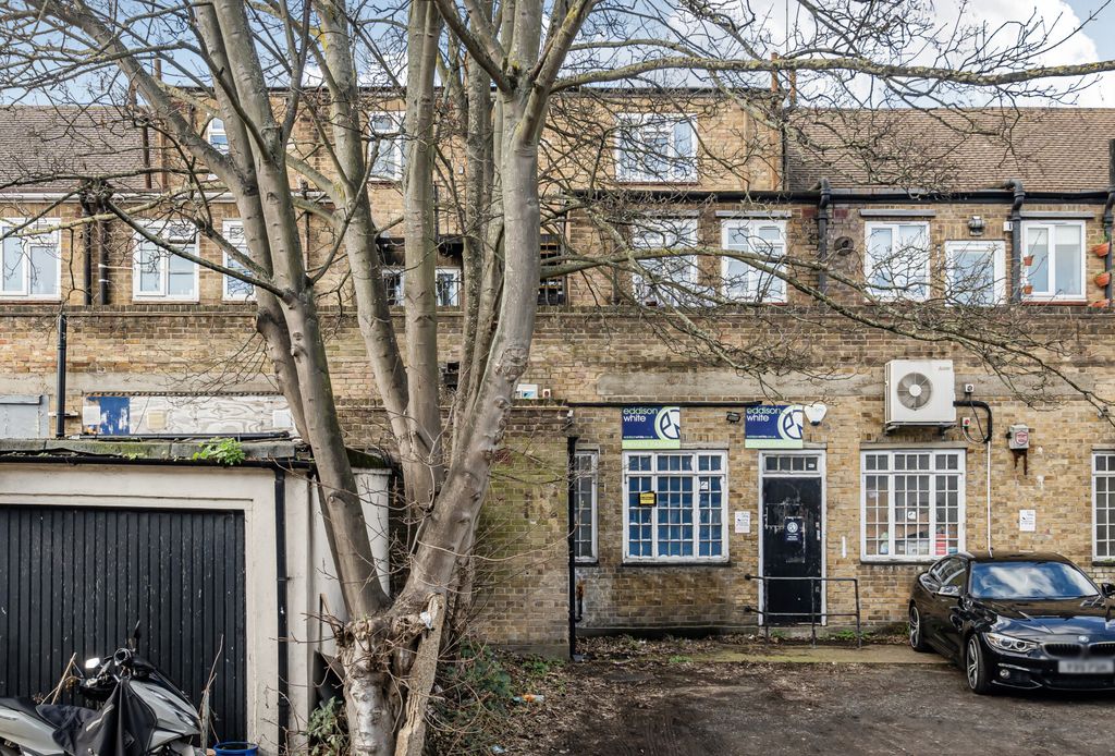 Property photo 1 of 12 1417666-14-699Da6...