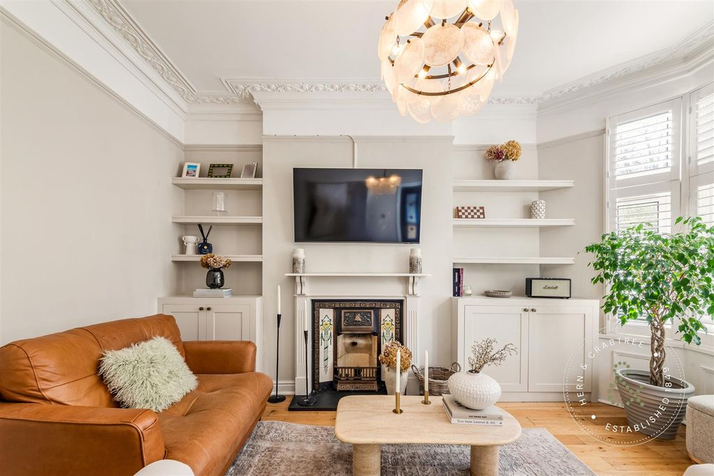 Property photo 3 of 28 Llandaff-Road-27.Jpg