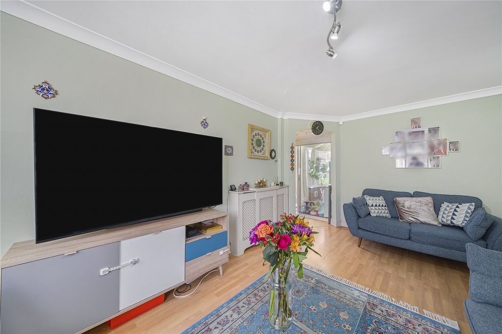 Property photo 3 of 34 Living Room