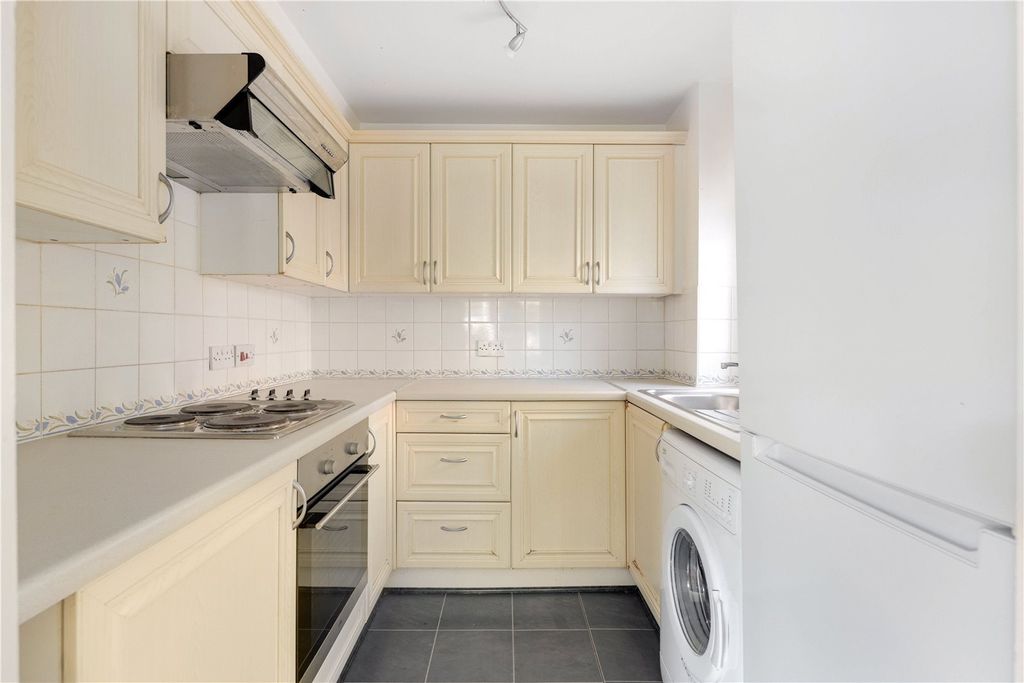 Property photo 3 of 17 Kitchen