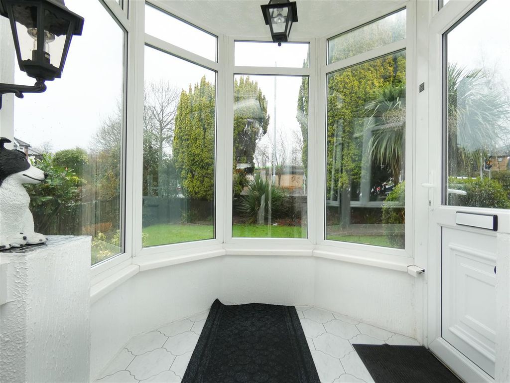 Property photo 3 of 31 Entrance Porch