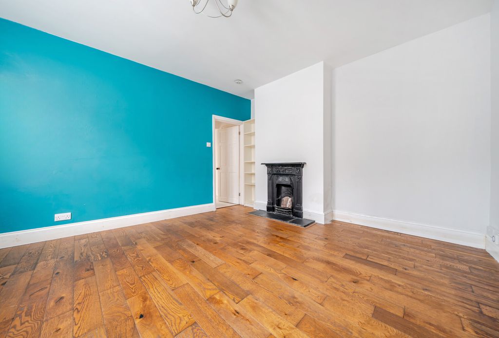 Property photo 2 of 13 1365982-11-68Efa2...