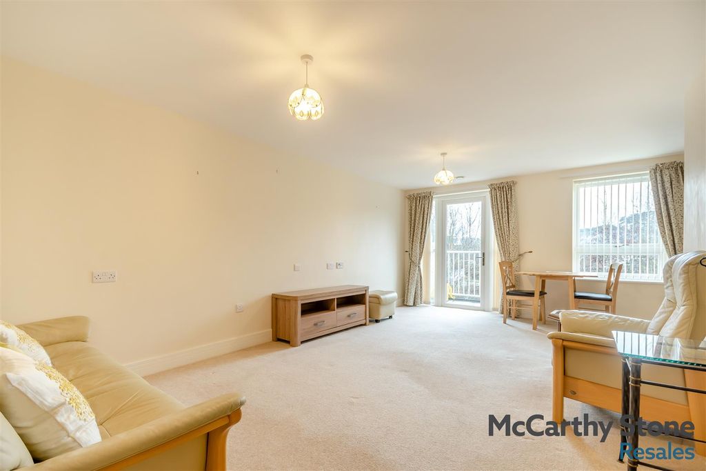 Property photo 3 of 9 8677399-Interior04.Jpg