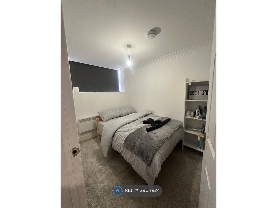 Property photo 3 of 6 Double Bedroom