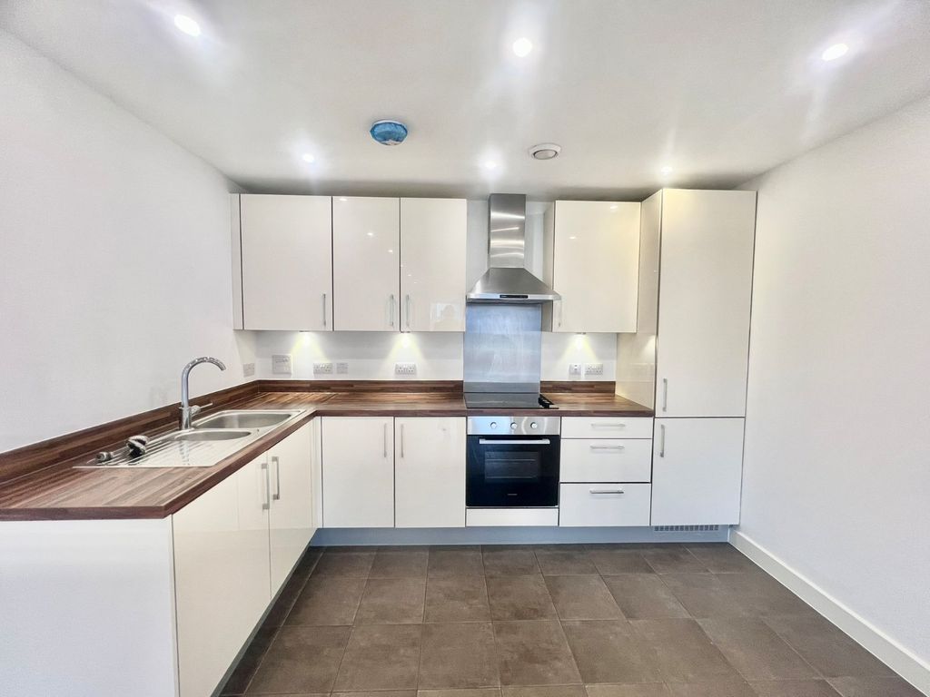 Property photo 2 of 8 Picture No. 21