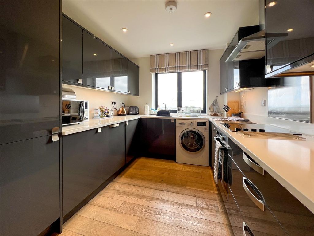 Property photo 2 of 21 4864872