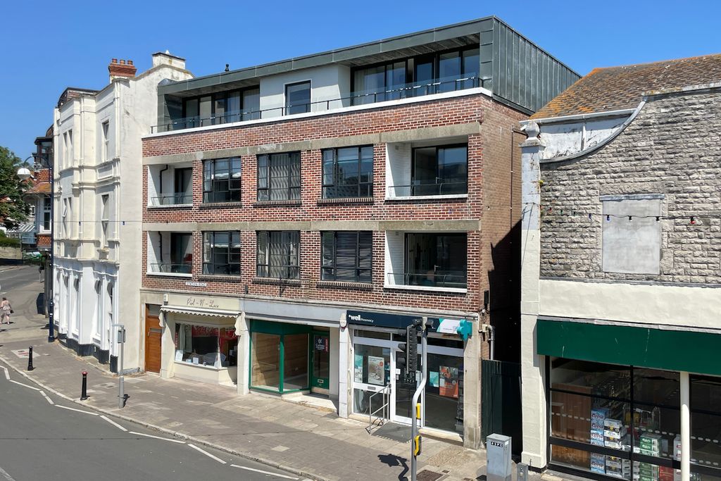 Property photo 1 of 12 Lyons House Front