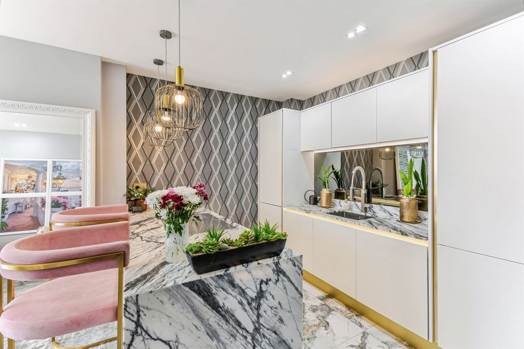 Property photo 3 of 25