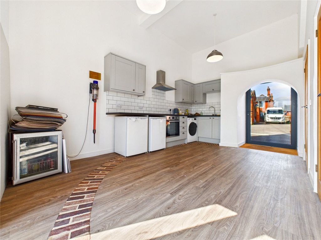 Property photo 2 of 18 Picture No. 24