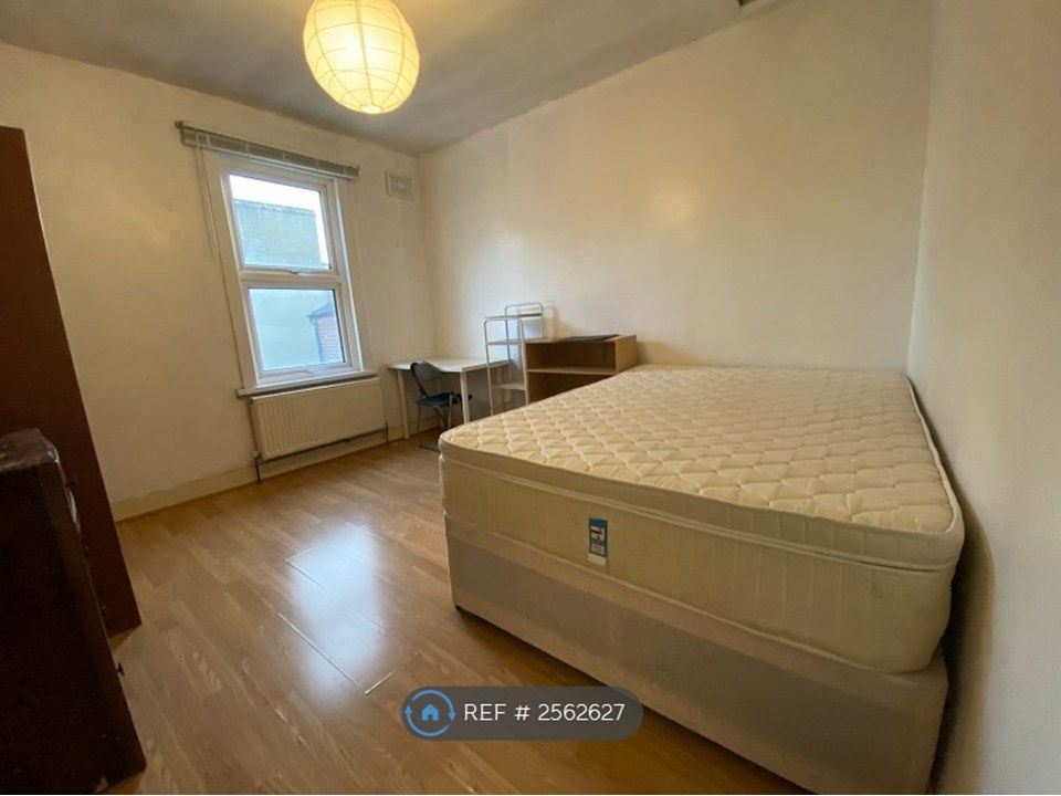 Property photo 3 of 7 Bedroom 1