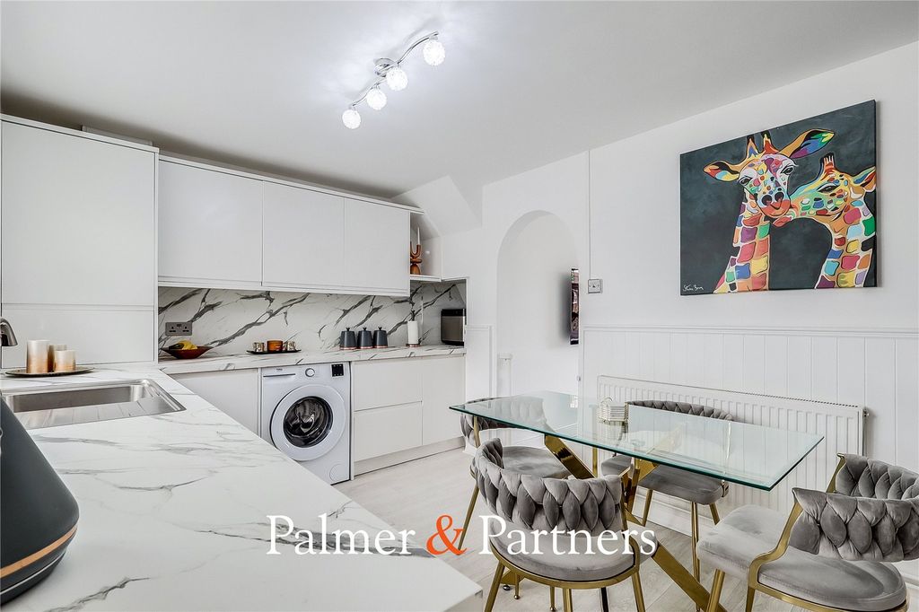 Property photo 2 of 21 Picture No. 15