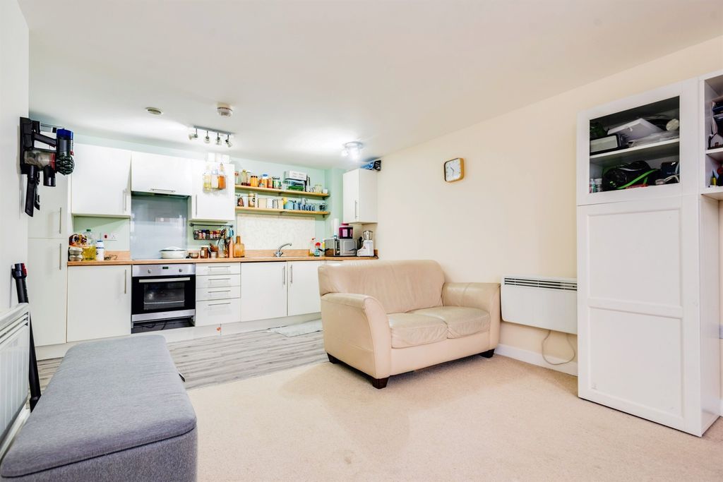 Property photo 2 of 10 Bedroom