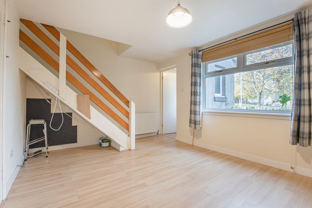 Property photo 1 of 11 Livingangle2