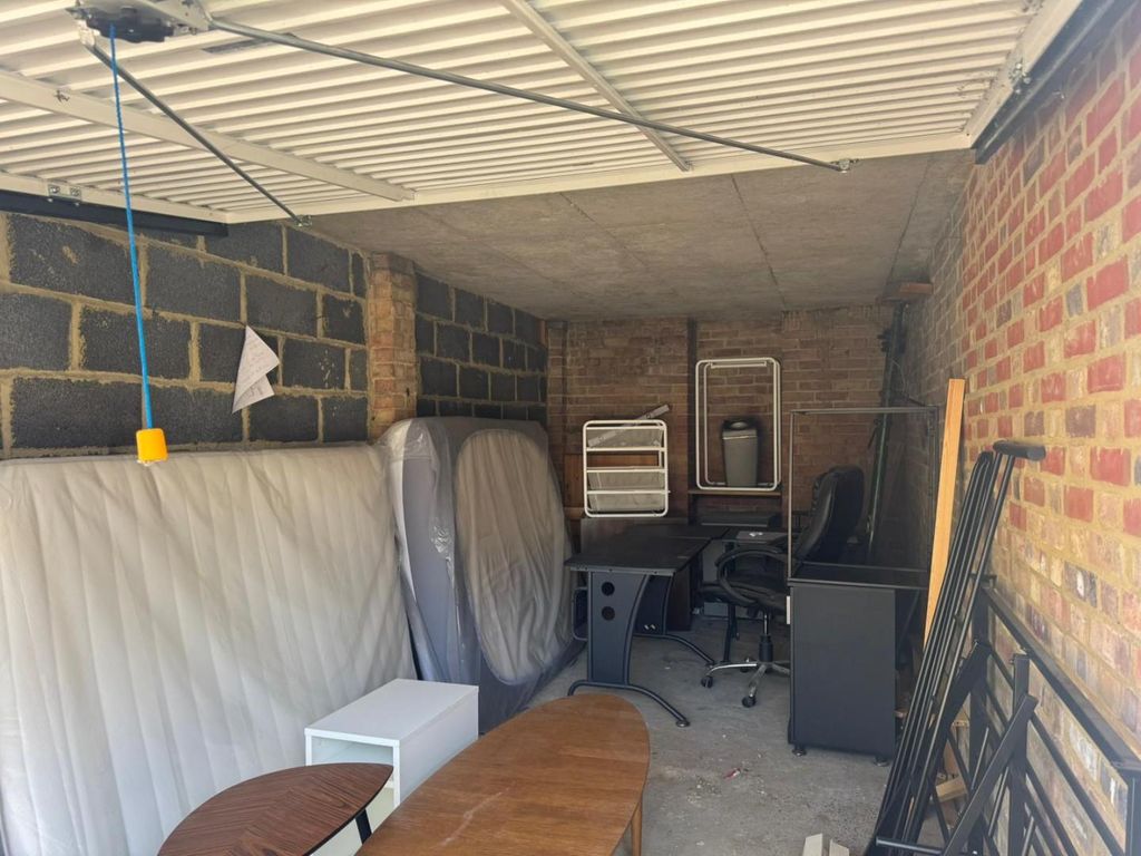 Property photo 3 of 5 P