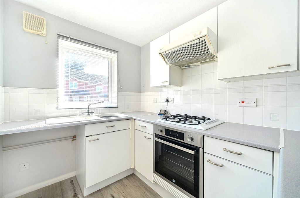 Property photo 2 of 9 Kitchen