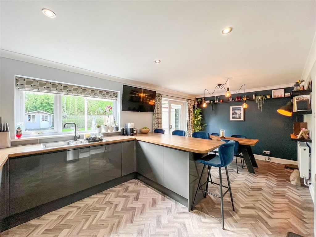 Property photo 2 of 22 Kitchen Diner