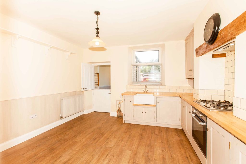 Property photo 2 of 23