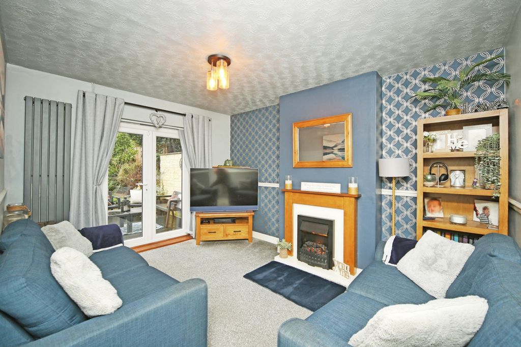 Property photo 2 of 18 Lounge