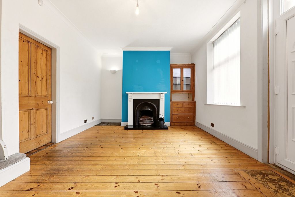 Property photo 3 of 33
