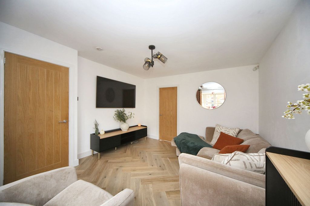 Property photo 2 of 21