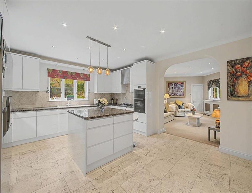 Property photo 2 of 29