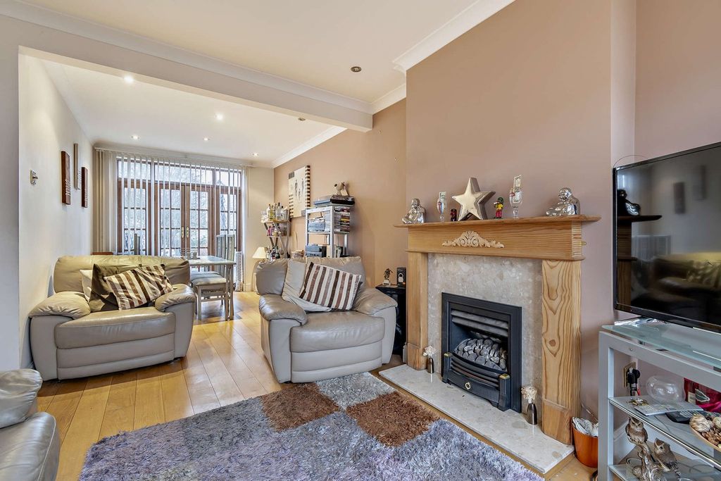 Property photo 2 of 20